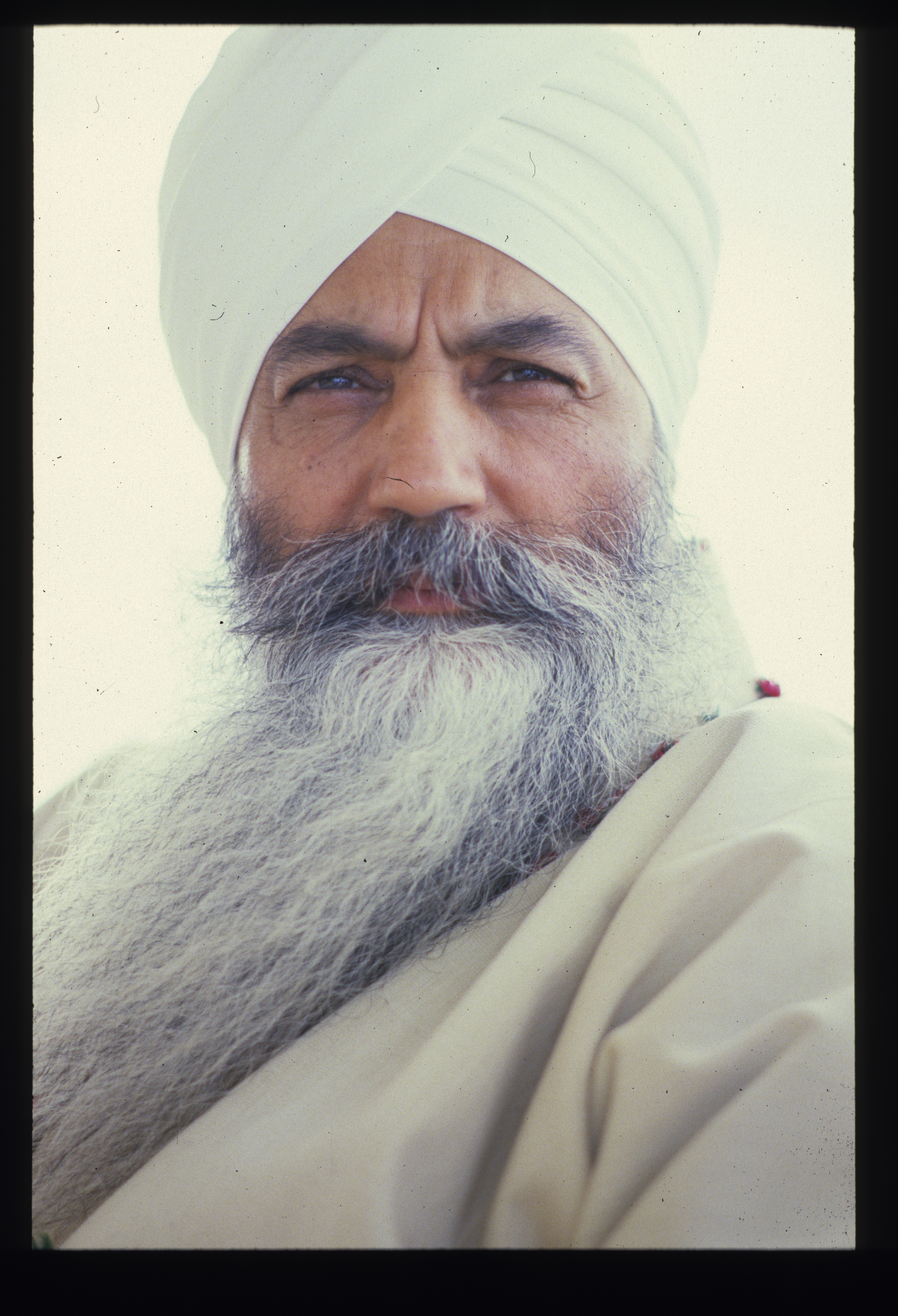 Сын гуру. Царь панчала друпада. Guru gang starr. Йоги бхаджан фото хорошее качество. Книга "марма: искусство тайных точек".